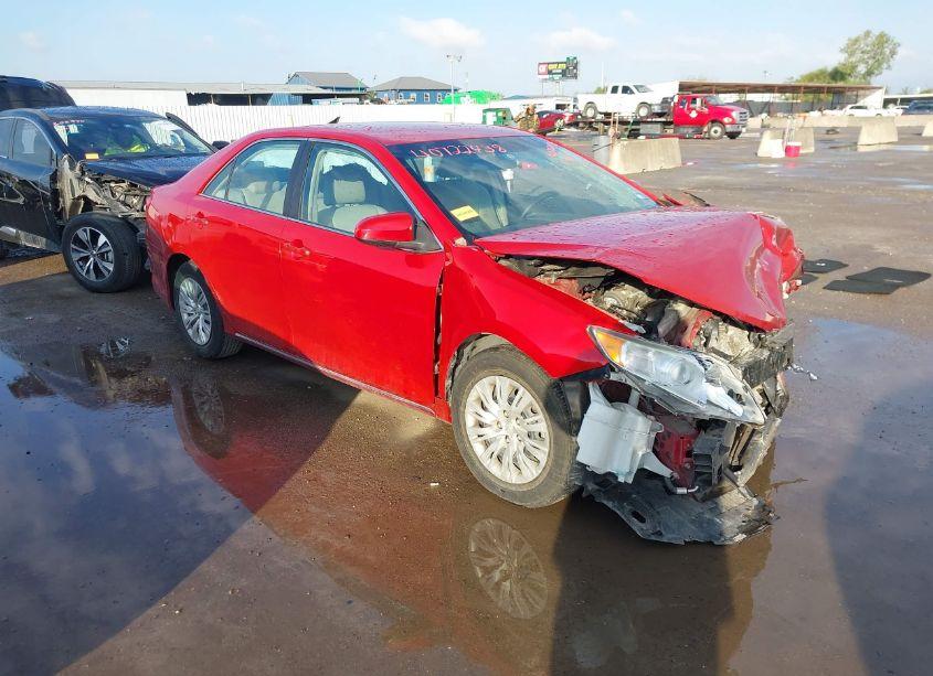 2014 Toyota Camry LE (VIN 4T1BF1FKXEU840854) main photo