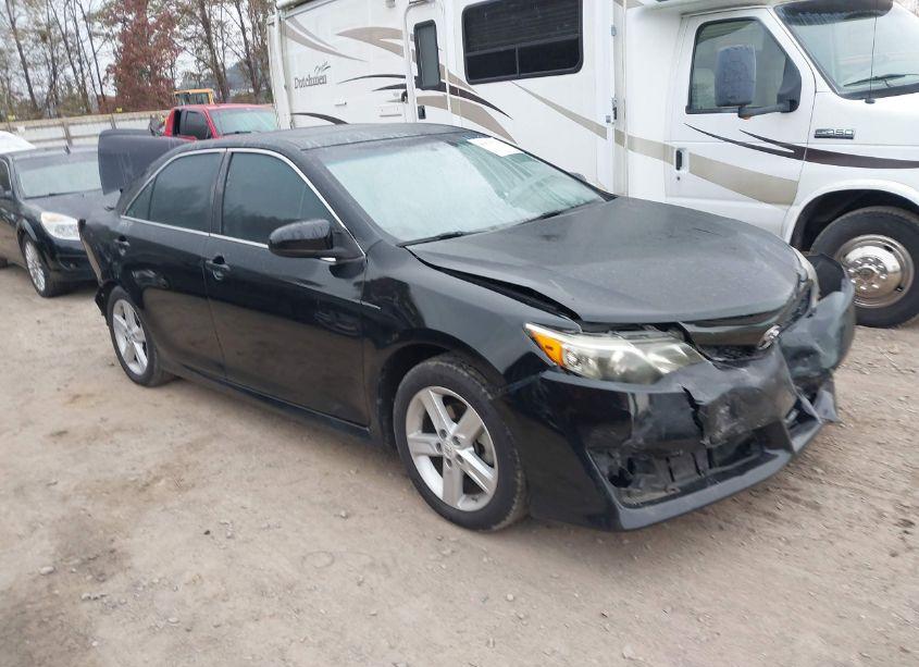 2014 Toyota Camry SE (VIN 4T1BF1FKXEU848288) main photo