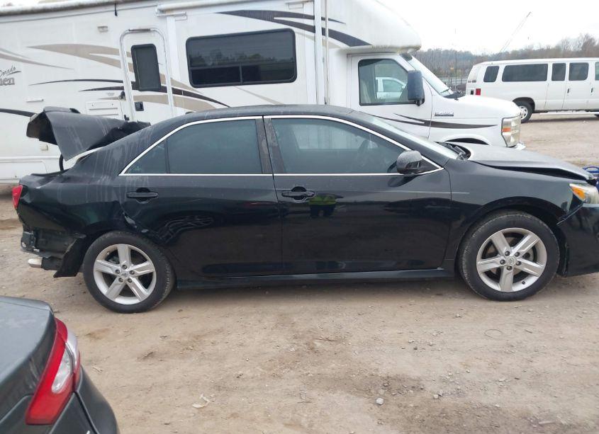 Photo 13 of 2014 Toyota Camry SE (VIN 4T1BF1FKXEU848288)