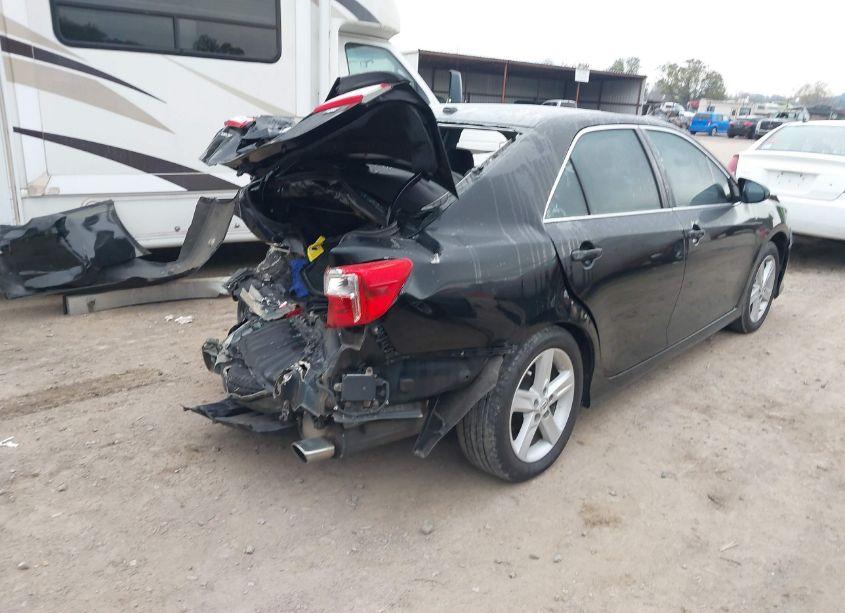 Photo 4 of 2014 Toyota Camry SE (VIN 4T1BF1FKXEU848288)