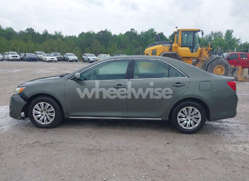 Photo 14 of 2014 Toyota Camry LE (VIN 4T1BF1FKXEU871571)