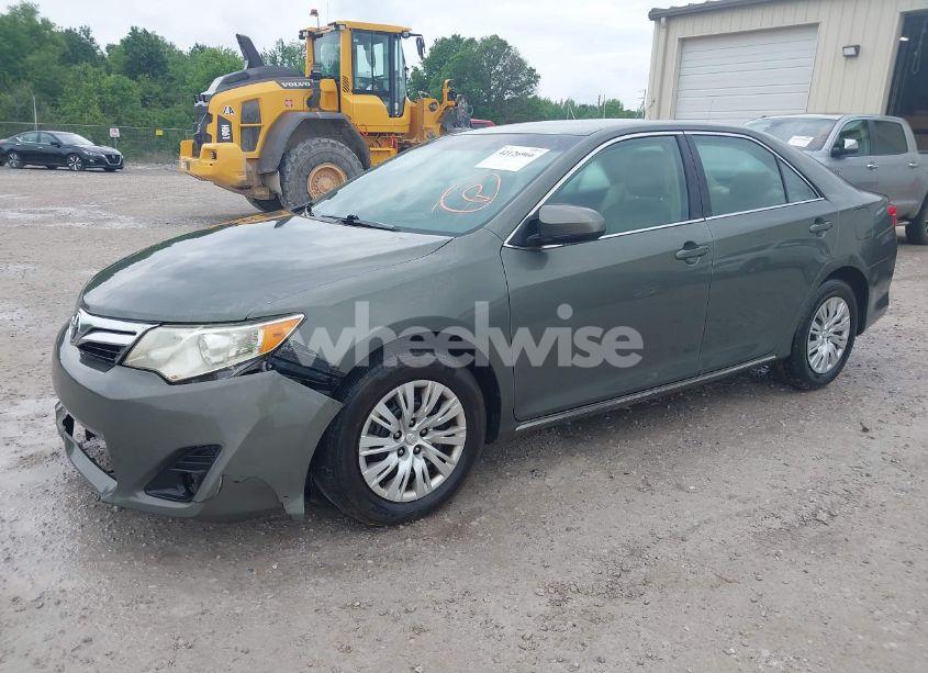 Photo 2 of 2014 Toyota Camry LE (VIN 4T1BF1FKXEU871571)