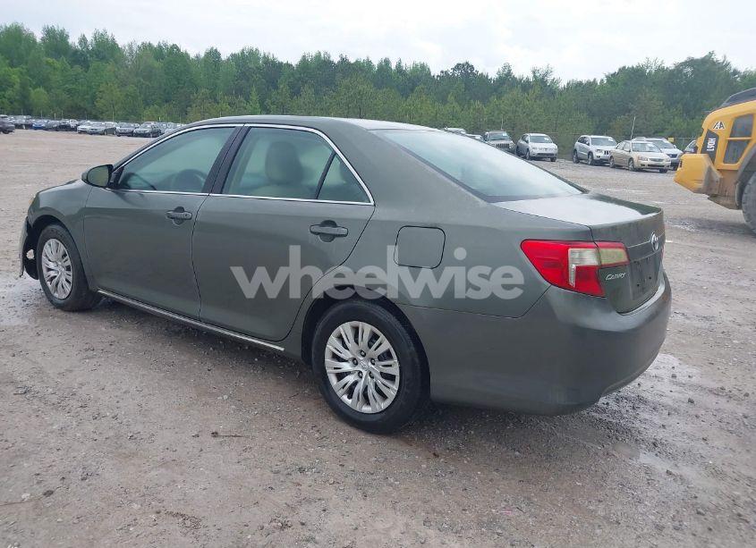 Photo 3 of 2014 Toyota Camry LE (VIN 4T1BF1FKXEU871571)
