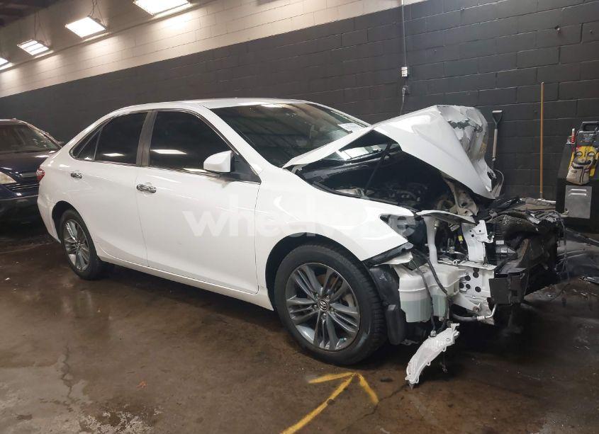 2015 Toyota Camry SE (VIN 4T1BF1FKXFU005189) main photo