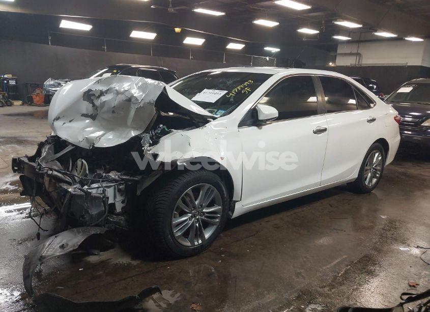 Photo 2 of 2015 Toyota Camry SE (VIN 4T1BF1FKXFU005189)