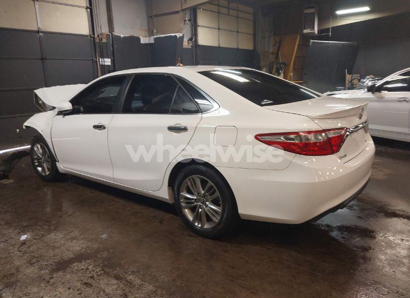 Photo 3 of 2015 Toyota Camry SE (VIN 4T1BF1FKXFU005189)