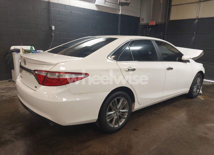 Photo 4 of 2015 Toyota Camry SE (VIN 4T1BF1FKXFU005189)