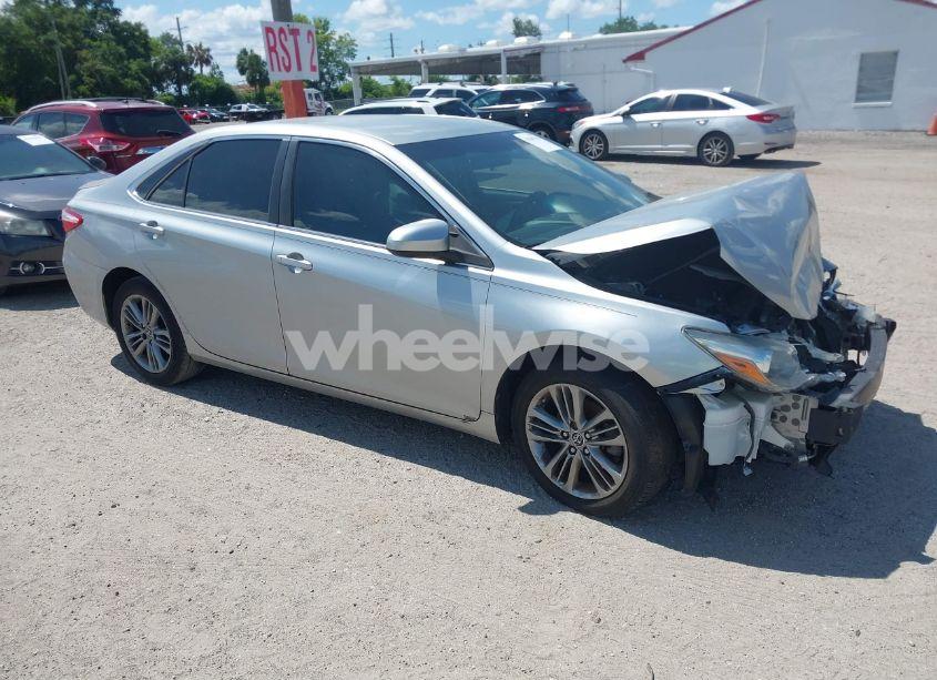2015 Toyota Camry SE (VIN 4T1BF1FKXFU021005) main photo