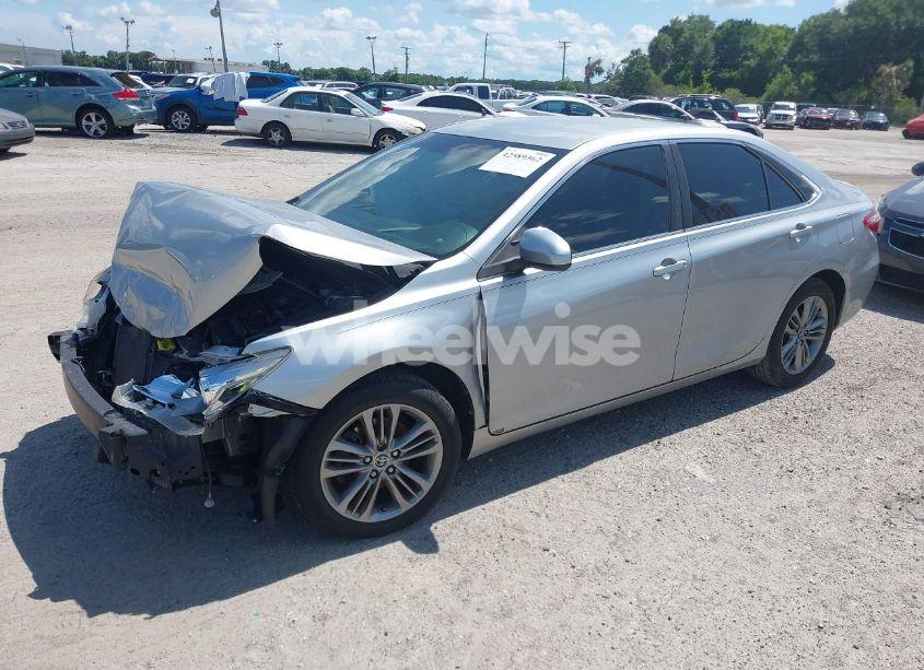 Photo 2 of 2015 Toyota Camry SE (VIN 4T1BF1FKXFU021005)