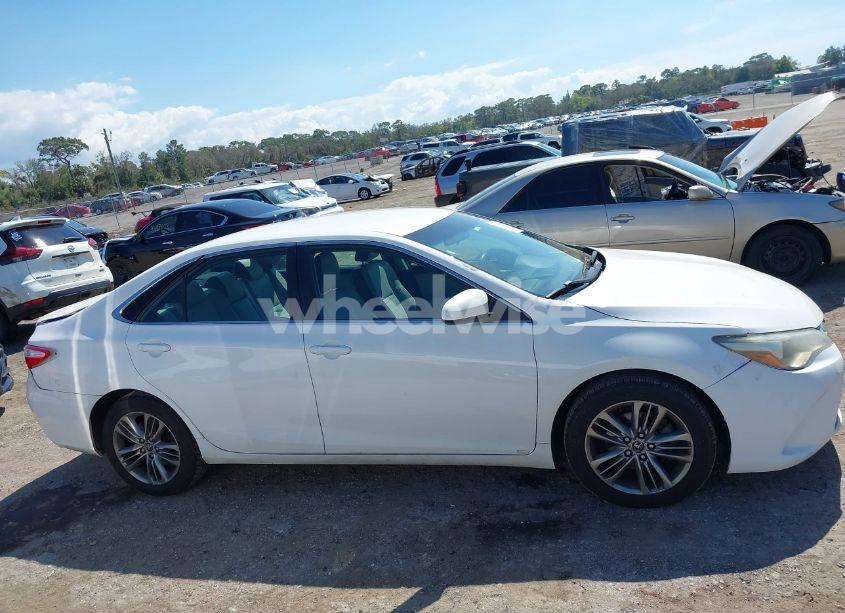 Photo 13 of 2015 Toyota Camry SE (VIN 4T1BF1FKXFU030741)