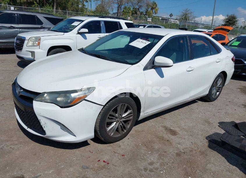 Photo 2 of 2015 Toyota Camry SE (VIN 4T1BF1FKXFU030741)