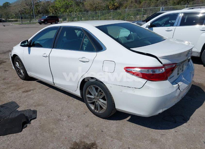 Photo 3 of 2015 Toyota Camry SE (VIN 4T1BF1FKXFU030741)