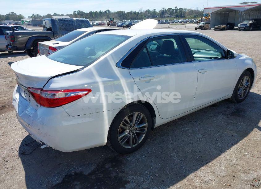 Photo 4 of 2015 Toyota Camry SE (VIN 4T1BF1FKXFU030741)