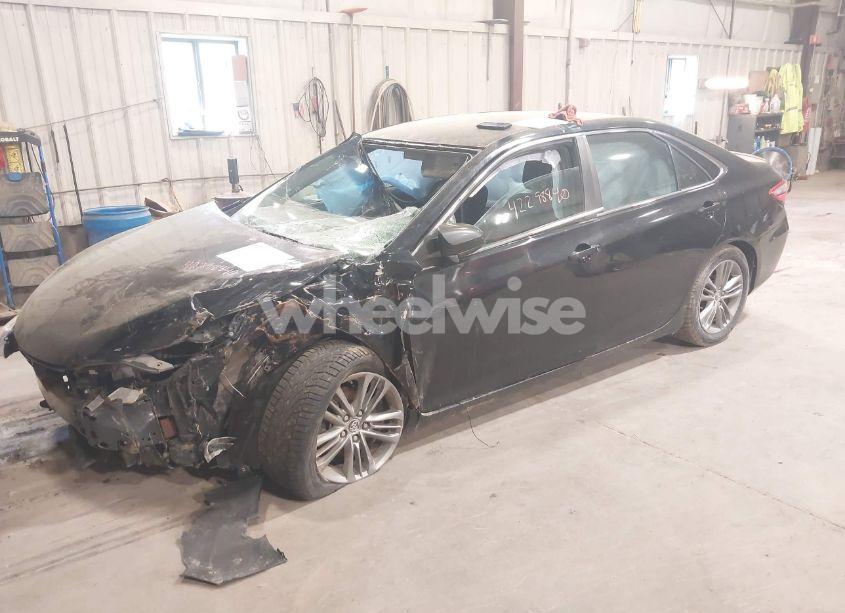 Photo 2 of 2015 Toyota Camry SE (VIN 4T1BF1FKXFU041982)