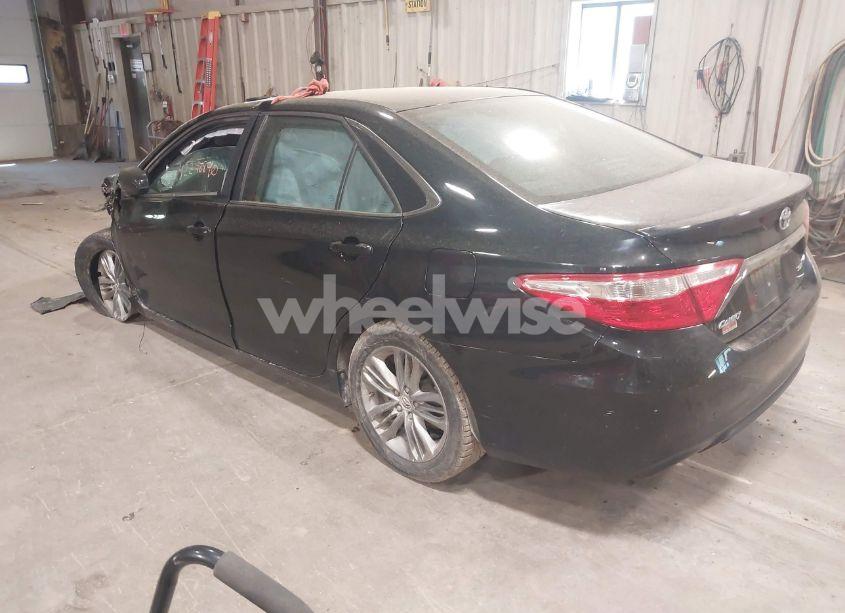 Photo 3 of 2015 Toyota Camry SE (VIN 4T1BF1FKXFU041982)