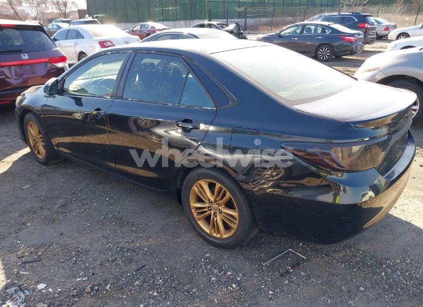 Photo 3 of 2015 Toyota Camry SE (VIN 4T1BF1FKXFU051380)