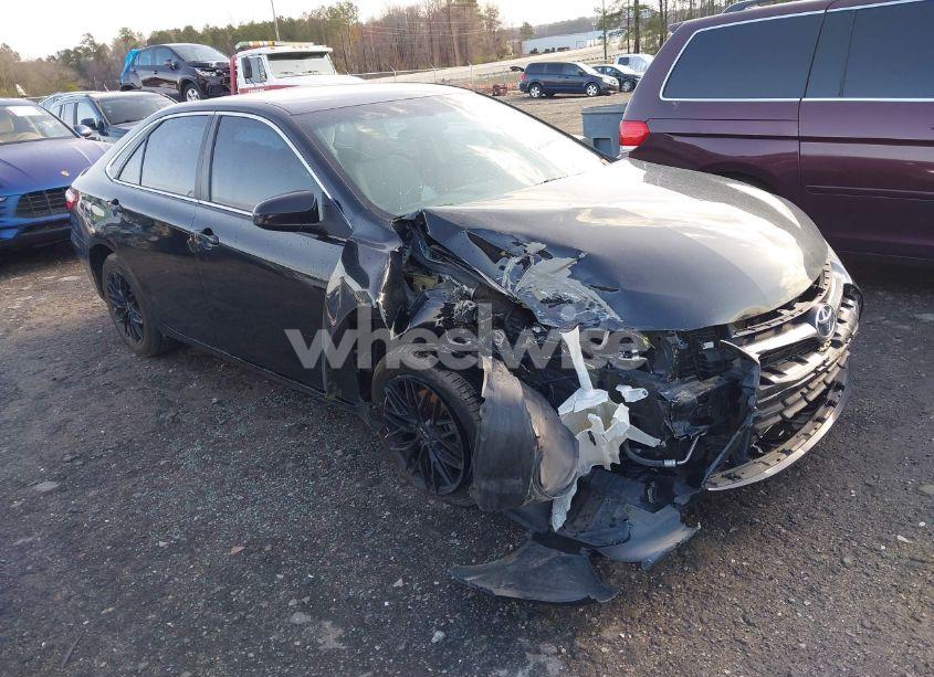 2015 Toyota Camry SE (VIN 4T1BF1FKXFU053128) main photo