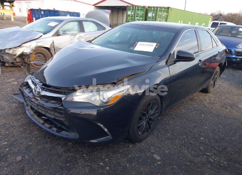 Photo 2 of 2015 Toyota Camry SE (VIN 4T1BF1FKXFU053128)