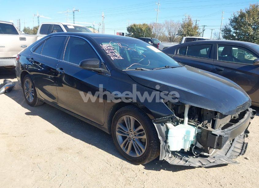 2015 Toyota Camry SE (VIN 4T1BF1FKXFU061990) main photo
