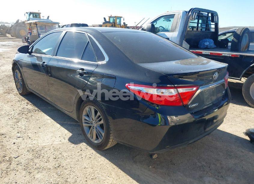 Photo 3 of 2015 Toyota Camry SE (VIN 4T1BF1FKXFU061990)