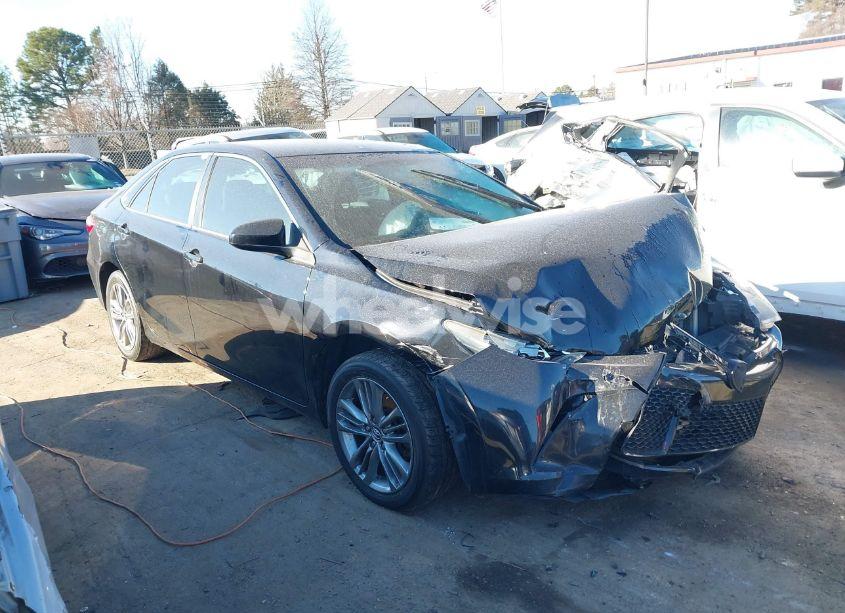 2015 Toyota Camry SE (VIN 4T1BF1FKXFU074707) main photo