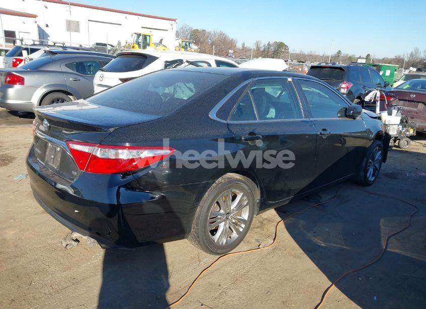 Photo 4 of 2015 Toyota Camry SE (VIN 4T1BF1FKXFU074707)