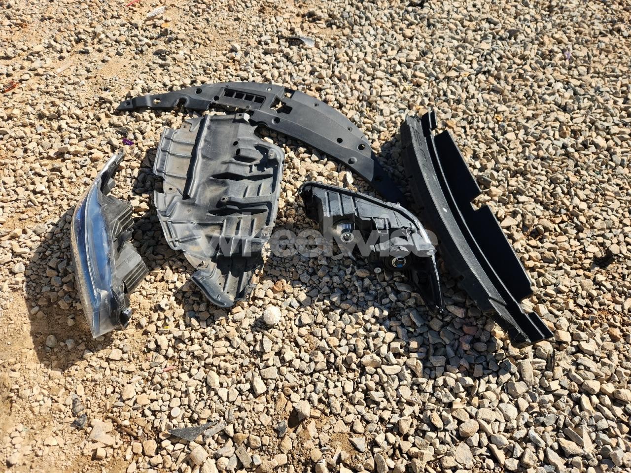 Photo 12 of 2015 TOYOTA CAMRY LE (VIN 4T1BF1FKXFU080510)