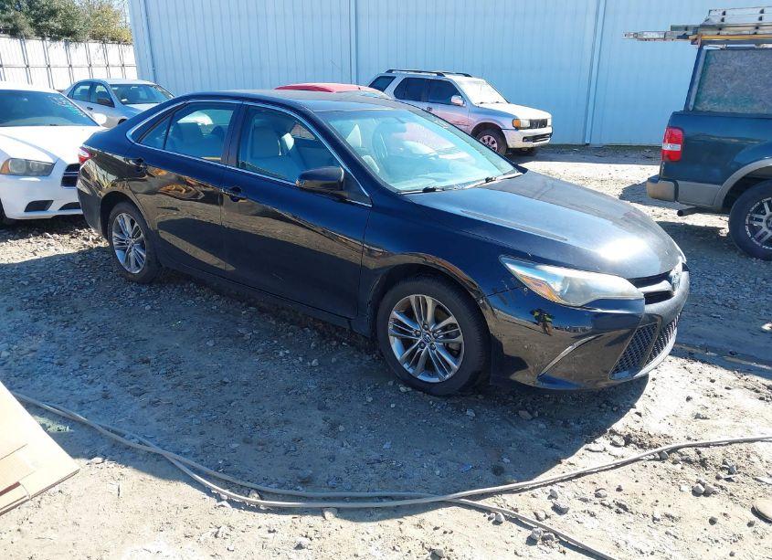 2015 Toyota Camry SE (VIN 4T1BF1FKXFU092091) main photo