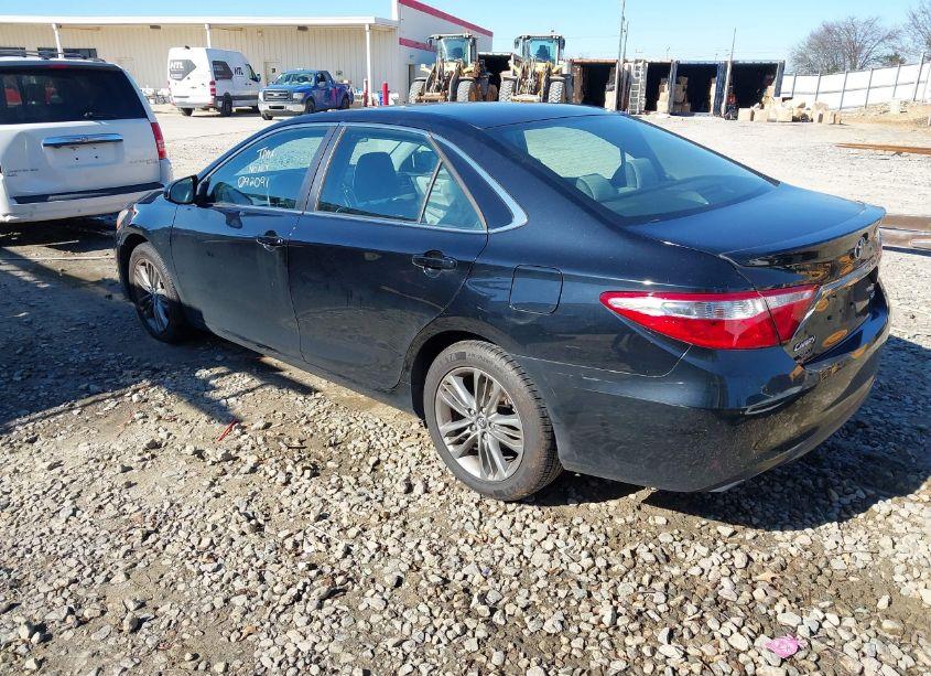 Photo 3 of 2015 Toyota Camry SE (VIN 4T1BF1FKXFU092091)