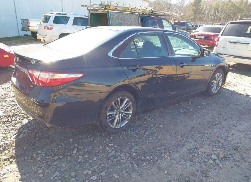 Photo 4 of 2015 Toyota Camry SE (VIN 4T1BF1FKXFU092091)