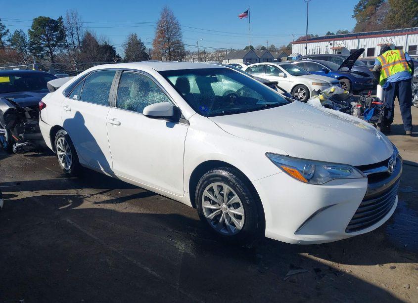Photo 13 of 2015 Toyota Camry LE (VIN 4T1BF1FKXFU097789)