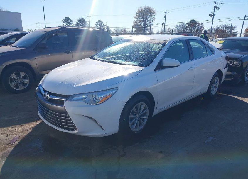 Photo 2 of 2015 Toyota Camry LE (VIN 4T1BF1FKXFU097789)