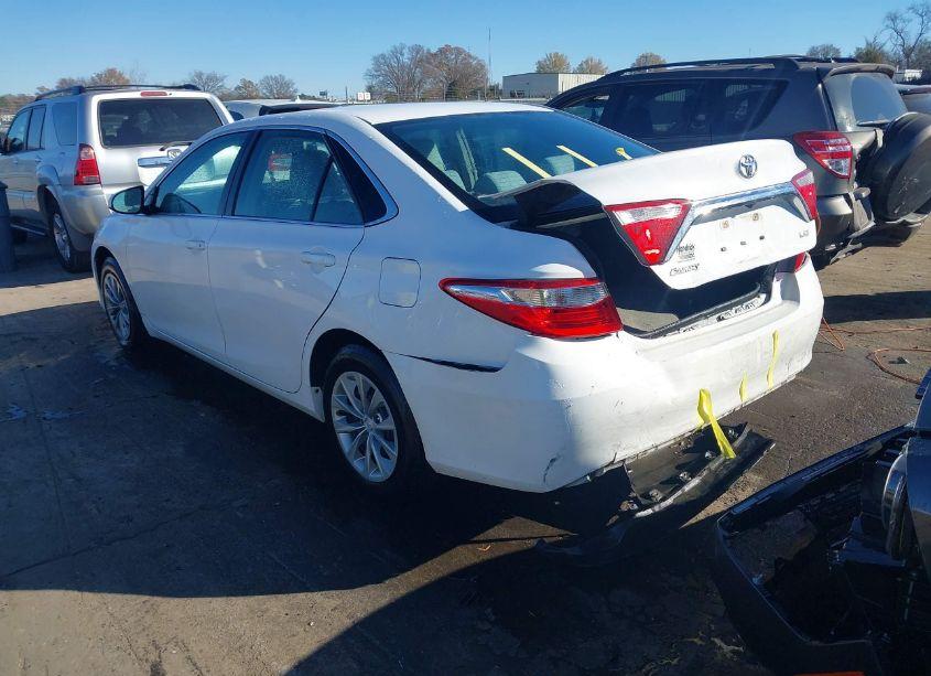 Photo 3 of 2015 Toyota Camry LE (VIN 4T1BF1FKXFU097789)