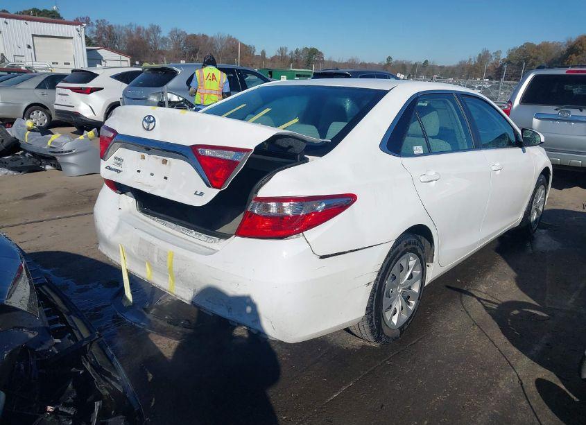 Photo 4 of 2015 Toyota Camry LE (VIN 4T1BF1FKXFU097789)