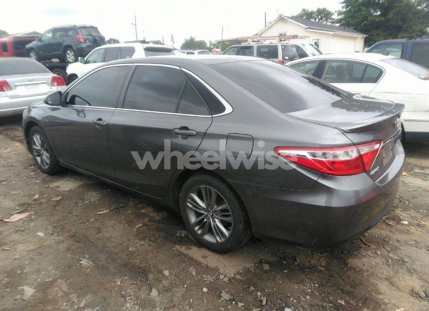Photo 3 of 2015 Toyota Camry SE (VIN 4T1BF1FKXFU101145)