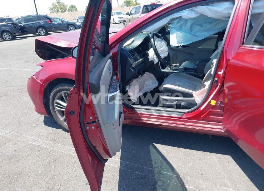 Photo 5 of 2015 Toyota Camry SE (VIN 4T1BF1FKXFU900889)