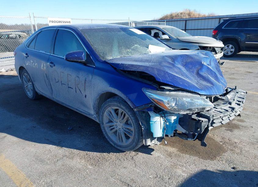 2015 Toyota Camry SE (VIN 4T1BF1FKXFU903971) main photo