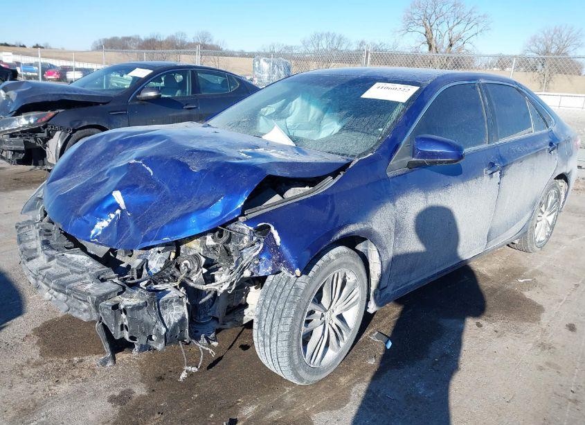 Photo 2 of 2015 Toyota Camry SE (VIN 4T1BF1FKXFU903971)