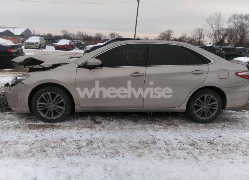 Photo 13 of 2015 Toyota Camry SE (VIN 4T1BF1FKXFU923444)