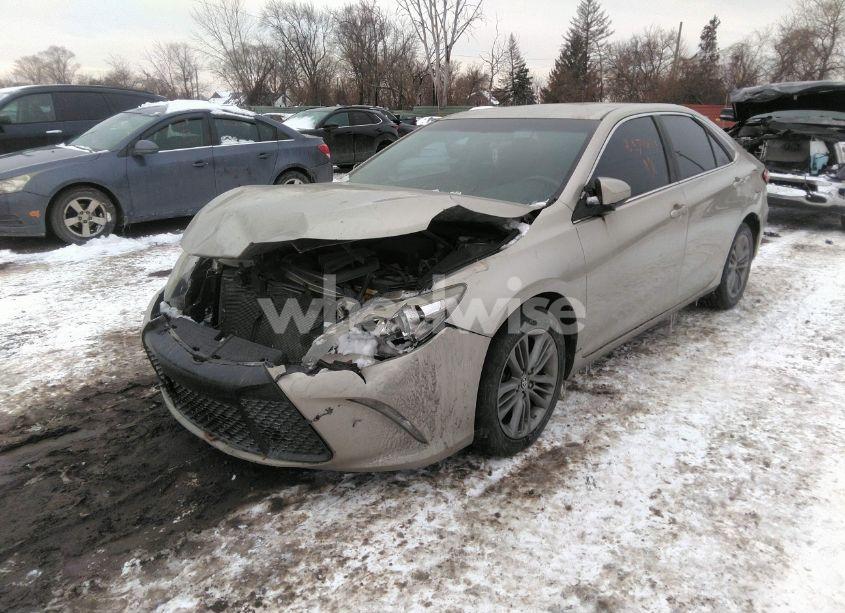 Photo 2 of 2015 Toyota Camry SE (VIN 4T1BF1FKXFU923444)