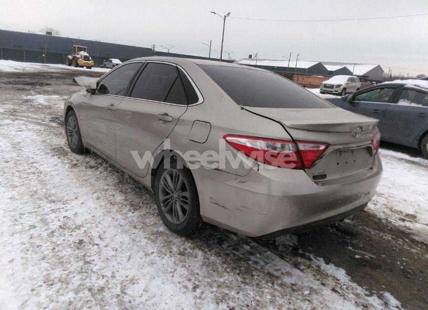 Photo 3 of 2015 Toyota Camry SE (VIN 4T1BF1FKXFU923444)