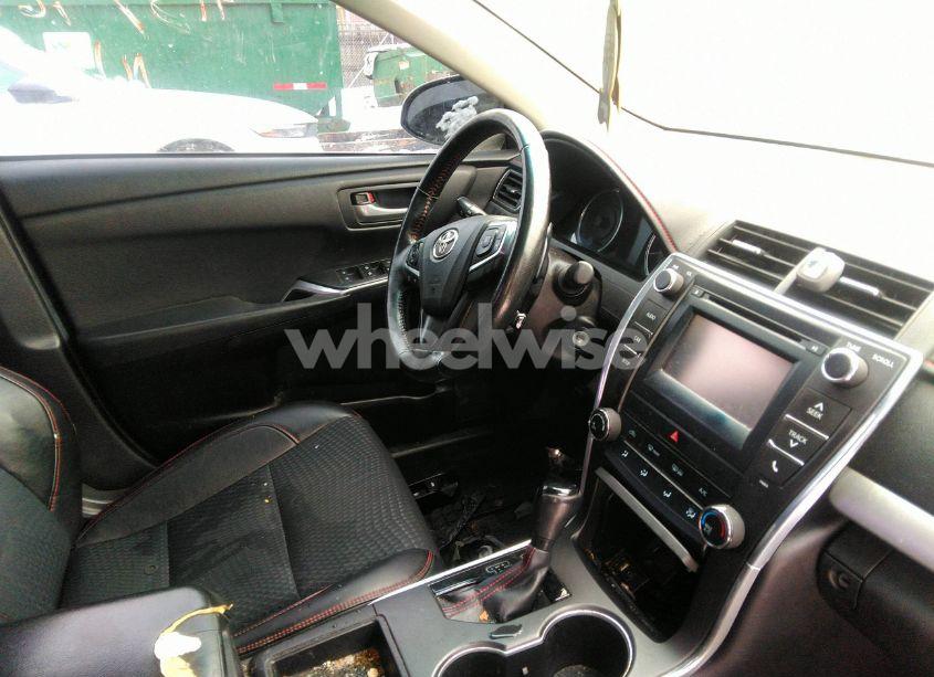 Photo 5 of 2015 Toyota Camry SE (VIN 4T1BF1FKXFU923444)