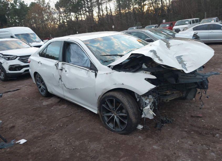 2015 Toyota Camry XSE (VIN 4T1BF1FKXFU954046) main photo