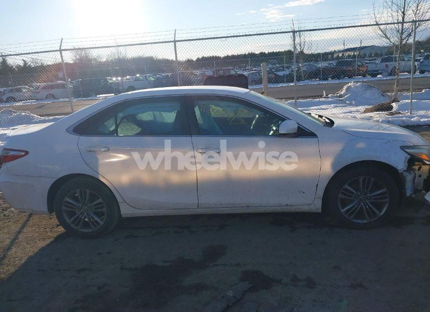 Photo 13 of 2015 Toyota Camry SE (VIN 4T1BF1FKXFU985409)