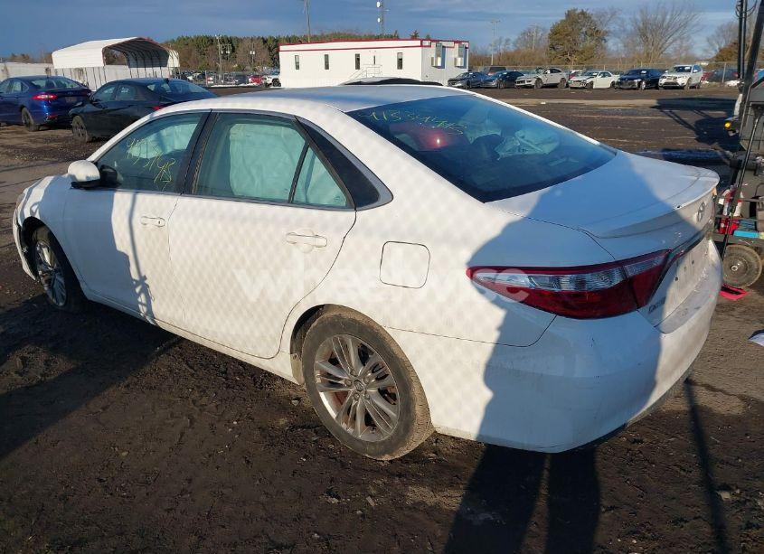 Photo 3 of 2015 Toyota Camry SE (VIN 4T1BF1FKXFU985409)