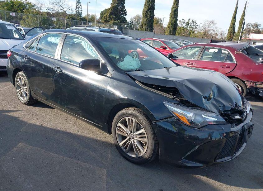 2015 Toyota Camry SE (VIN 4T1BF1FKXFU989427) main photo