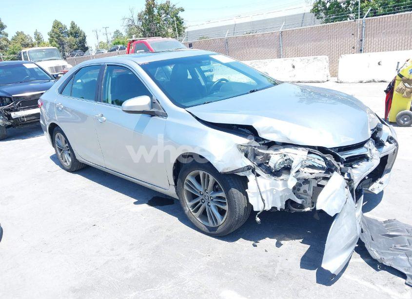 2015 Toyota Camry SE (VIN 4T1BF1FKXFU990688) main photo