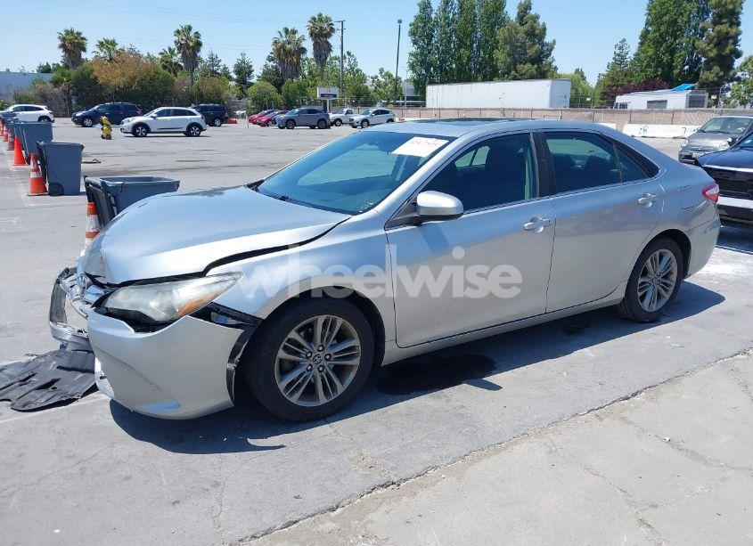 Photo 2 of 2015 Toyota Camry SE (VIN 4T1BF1FKXFU990688)