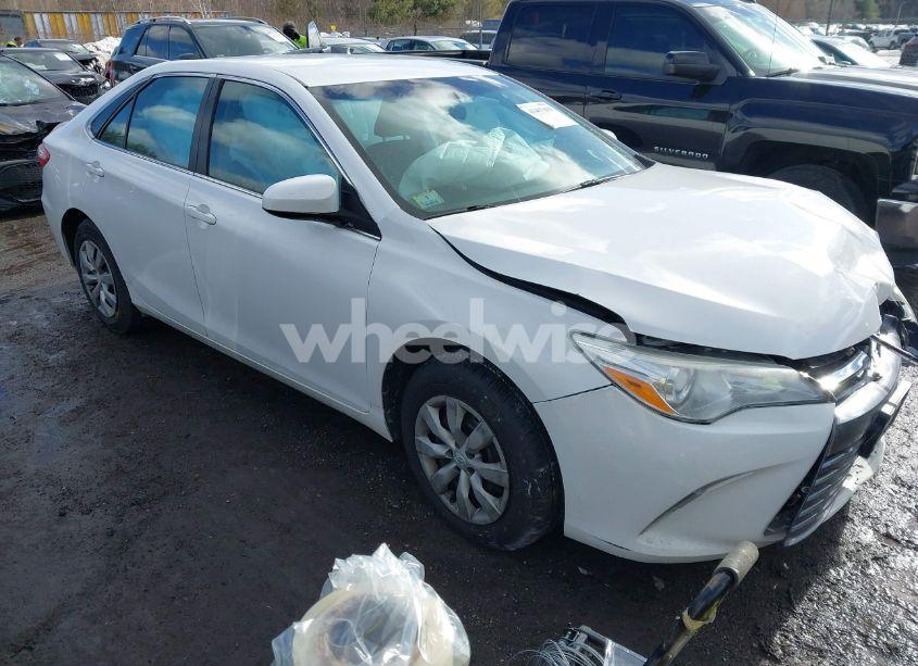 2016 Toyota Camry LE (VIN 4T1BF1FKXGU116309) main photo