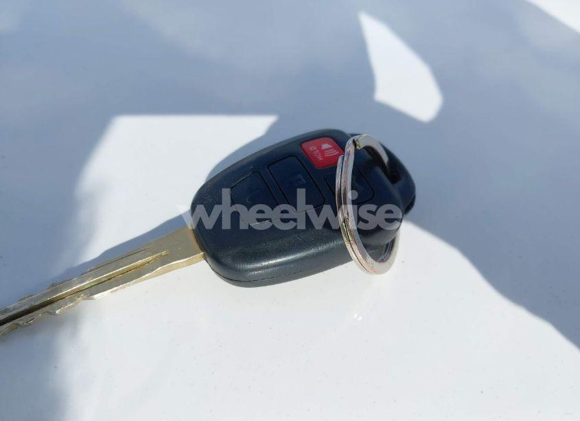 Photo 11 of 2016 Toyota Camry LE (VIN 4T1BF1FKXGU116309)